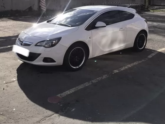 Купить Opel Astra GTC 2000 см3 АКПП (131 л.с.) Дизельный в Архипо Осиповка: цвет Белый Купе 2013 года по цене 700000 рублей, объявление №20926 на сайте Авторынок23