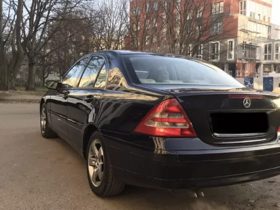 Купить Mercedes-Benz C200 1800 см3 АКПП (163 л.с.) Бензин инжектор в Новороссийск : цвет Темно синий Седан 2003 года по цене 555000 рублей, объявление №20616 на сайте Авторынок23