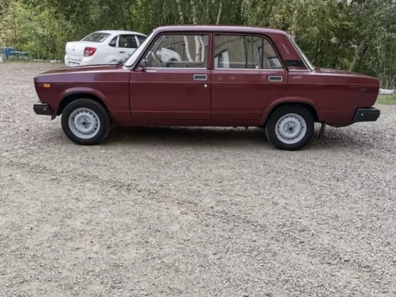 Купить ВАЗ (LADA) 21053 1500 см3 МКПП (72 л.с.) Бензин карбюратор в Федоровская : цвет Красный Седан 1996 года по цене 135000 рублей, объявление №22247 на сайте Авторынок23