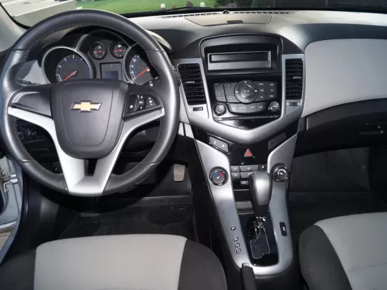 Купить Chevrolet Cruze '2012 АКПП (1800/141 л.с.) Бензин инжектор Ленинградская цвет серебристый металлик Седан по цене 539000 рублей, объявление №9628 на сайте Авторынок23