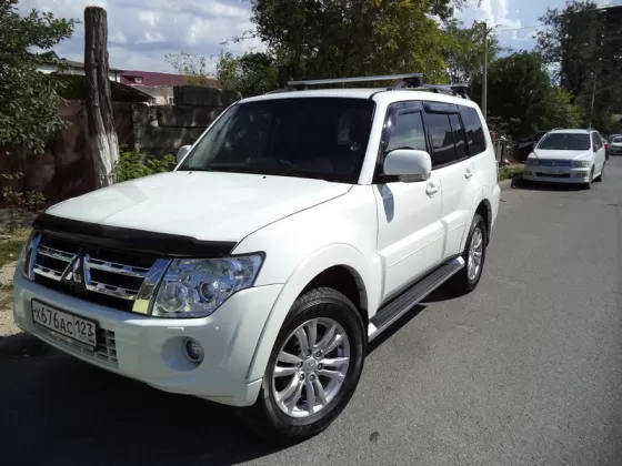 Купить Mitsubishi Pajero 3000 см3 АКПП (178 л.с.) Бензин инжектор в Новороссийск: цвет белый Внедорожник 2011 года по цене 1350000 рублей, объявление №2141 на сайте Авторынок23