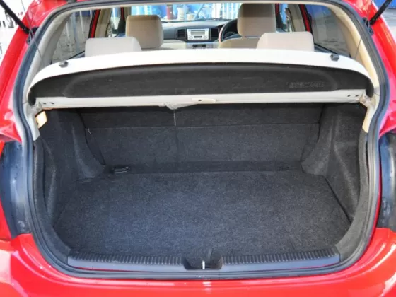 Купить Toyota Corolla 1500 см3 АКПП (109 л.с.) Бензин инжектор в Краснодар: цвет красный Хетчбэк 2004 года по цене 329000 рублей, объявление №660 на сайте Авторынок23