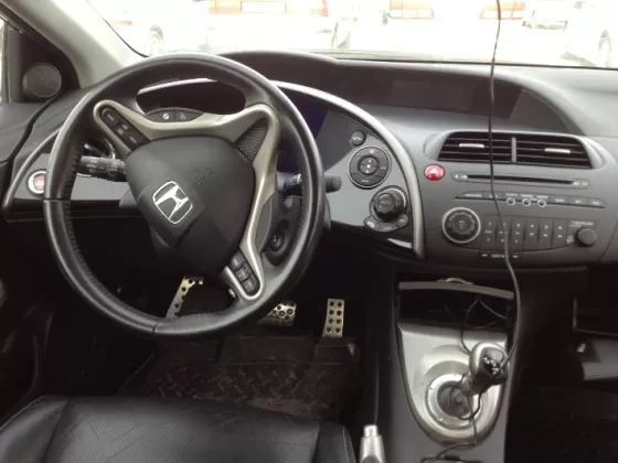 Купить Honda Civic 1600 см3 АКПП (110 л.с.) Бензиновый в Новороссийск: цвет серебро Хетчбэк 2009 года по цене 500000 рублей, объявление №666 на сайте Авторынок23