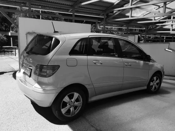 Купить Mercedes-Benz b-180 '2010 АКПП (18/115 л.с.) Бензин инжектор Краснодар цвет серебристый Хетчбэк по цене 650000 рублей, объявление №8310 на сайте Авторынок23