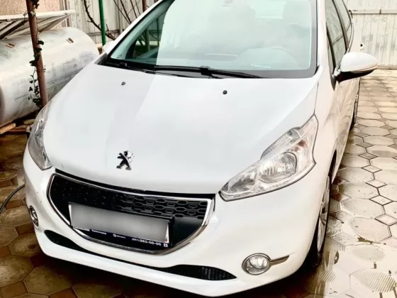 Купить Peugeot 208 '2013 МКПП (1200/82 л.с.) Бензин инжектор Краснодар цвет белый Хетчбэк по цене 450000 рублей, объявление №20884 на сайте Авторынок23