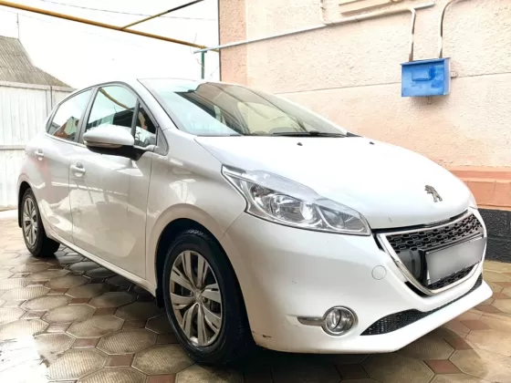 Купить Peugeot 208 '2013 МКПП (1200/82 л.с.) Бензин инжектор Краснодар цвет белый Хетчбэк по цене 450000 рублей, объявление №20884 на сайте Авторынок23