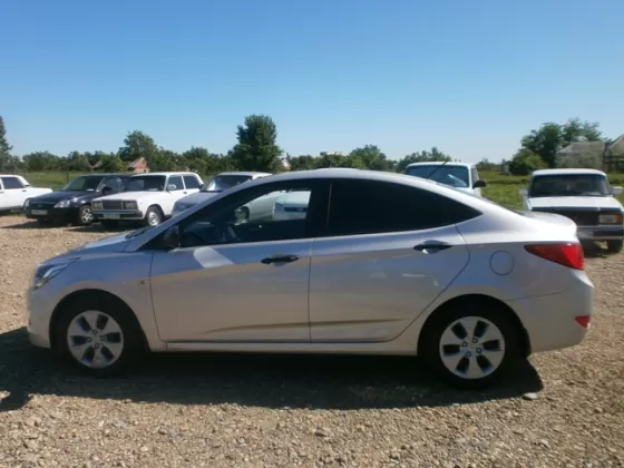 Купить Hyundai Solaris 1600 см3 АКПП (123 л.с.) Бензин инжектор в Усть-Лабинск: цвет серебро Седан 2014 года по цене 615000 рублей, объявление №4247 на сайте Авторынок23