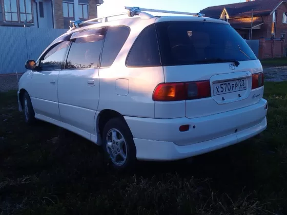 Купить Toyota Ipsum 2000 см3 АКПП (140 л.с.) Бензин инжектор в Краснодар: цвет белый Минивэн 1998 года по цене 250000 рублей, объявление №2653 на сайте Авторынок23