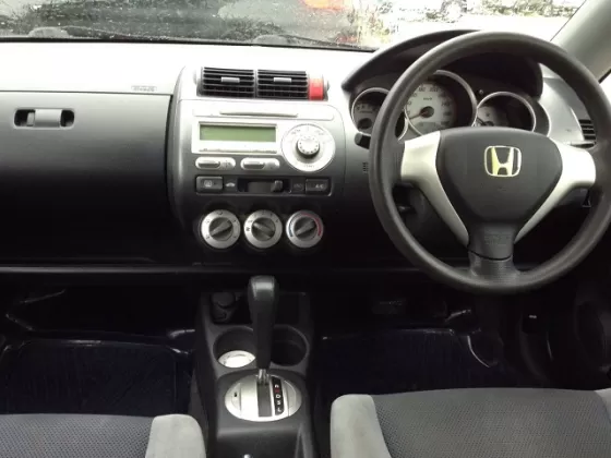 Купить Honda Fit 1300 см3 АКПП (86 л.с.) Бензин инжектор в Новороссийск: цвет красный Хетчбэк 2005 года по цене 265000 рублей, объявление №4197 на сайте Авторынок23