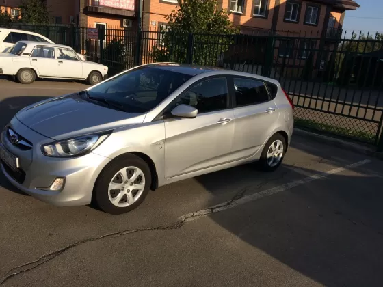 Купить Hyundai Solaris 1600 см3 АКПП (123 л.с.) Бензин инжектор в Краснодар: цвет серебристый Хетчбэк 2014 года по цене 575000 рублей, объявление №13887 на сайте Авторынок23