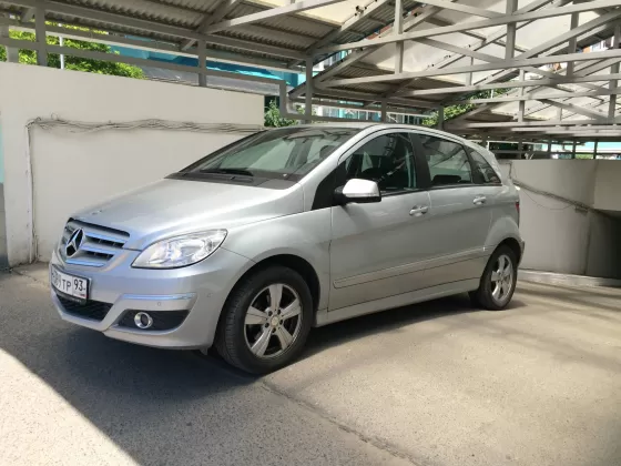 Купить Mercedes-Benz b-180 '2010 АКПП (18/115 л.с.) Бензин инжектор Краснодар цвет серебристый Хетчбэк по цене 650000 рублей, объявление №8310 на сайте Авторынок23