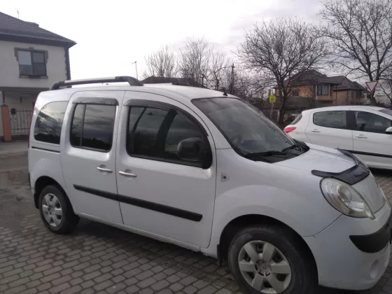 Купить Renault Kangoo 1500 см3 МКПП (86 л.с.) Дизель турбонаддув в Краснодар: цвет белый Минивэн 2013 года по цене 560000 рублей, объявление №14495 на сайте Авторынок23