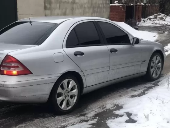 Купить Mercedes-Benz C 200 1995 см3 МКПП (163 л.с.) Бензин инжектор в Кропоткин: цвет Cеребристый Седан 2002 года по цене 650000 рублей, объявление №27200 на сайте Авторынок23