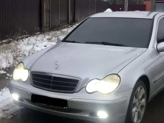 Купить Mercedes-Benz C 200 1995 см3 МКПП (163 л.с.) Бензин инжектор в Кропоткин: цвет Cеребристый Седан 2002 года по цене 650000 рублей, объявление №27200 на сайте Авторынок23