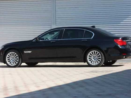 Купить BMW 7er 2979 см3 АКПП (326 л.с.) Бензин турбонаддув в Краснодар: цвет черный металик Седан 2008 года по цене 1300000 рублей, объявление №1480 на сайте Авторынок23
