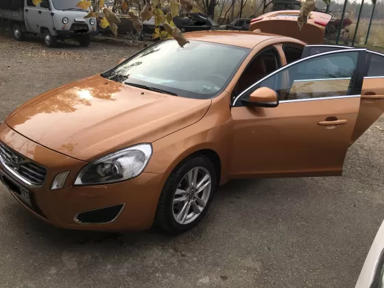 Купить Volvo S60 2000 см3 АКПП (180 л.с.) Бензиновый в Краснодар: цвет оранжево-коричневый металлик Седан 2013 года по цене 1200000 рублей, объявление №5690 на сайте Авторынок23