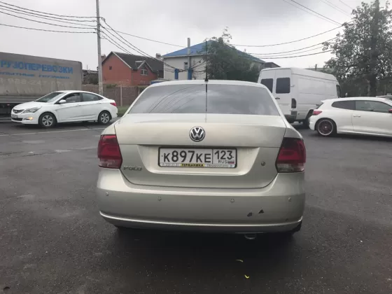 Купить Volkswagen POLO 1600 см3 АКПП (105 л.с.) Бензин инжектор в Краснодар: цвет серебристо-золотистый Седан 2012 года по цене 420000 рублей, объявление №13828 на сайте Авторынок23