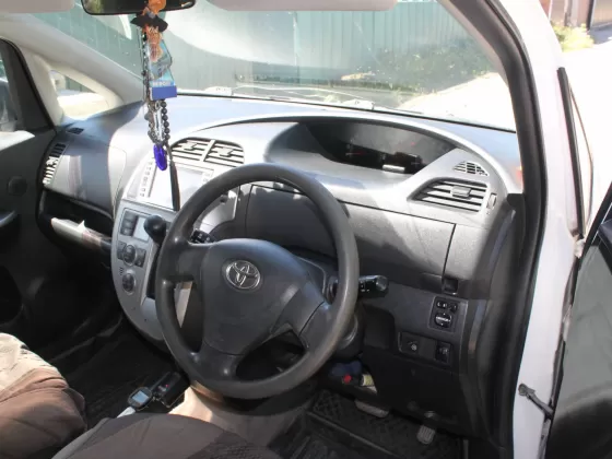 Купить Toyota Ractis 1300 см3 CVT (87 л.с.) Бензин инжектор в Тихорецк: цвет белый Минивэн 2006 года по цене 350000 рублей, объявление №13562 на сайте Авторынок23