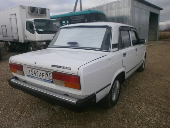 Купить ВАЗ (LADA) 21074 1600 см3 МКПП (74 л.с.) Бензин инжектор в ст. Воронежская: цвет белый Седан 2006 года по цене 125000 рублей, объявление №3372 на сайте Авторынок23