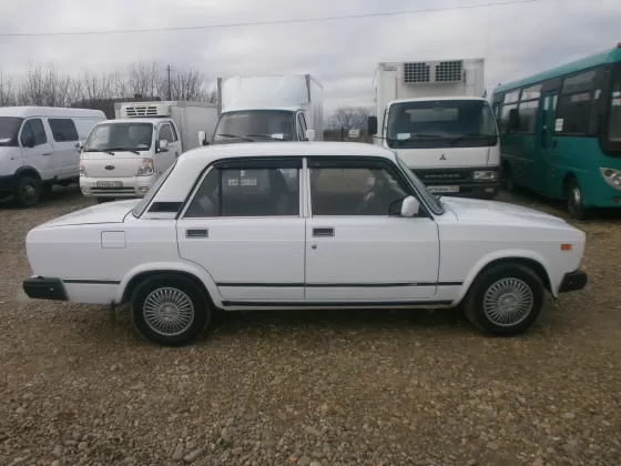 Купить ВАЗ (LADA) 21074 1600 см3 МКПП (74 л.с.) Бензин инжектор в ст. Воронежская: цвет белый Седан 2006 года по цене 125000 рублей, объявление №3372 на сайте Авторынок23