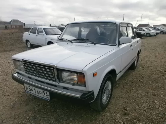 Купить ВАЗ (LADA) 21074 1600 см3 МКПП (74 л.с.) Бензин инжектор в ст. Воронежская: цвет белый Седан 2006 года по цене 125000 рублей, объявление №3372 на сайте Авторынок23