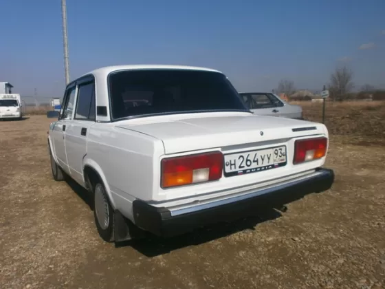 Купить ВАЗ (LADA) 2105 1600 см3 МКПП (73 л.с.) Бензин инжектор в Усть-Лабинск: цвет белый Седан 2009 года по цене 128000 рублей, объявление №3540 на сайте Авторынок23