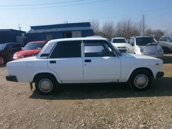 Купить ВАЗ (LADA) 2105 1600 см3 МКПП (73 л.с.) Бензин инжектор в Усть-Лабинск: цвет белый Седан 2009 года по цене 128000 рублей, объявление №3540 на сайте Авторынок23