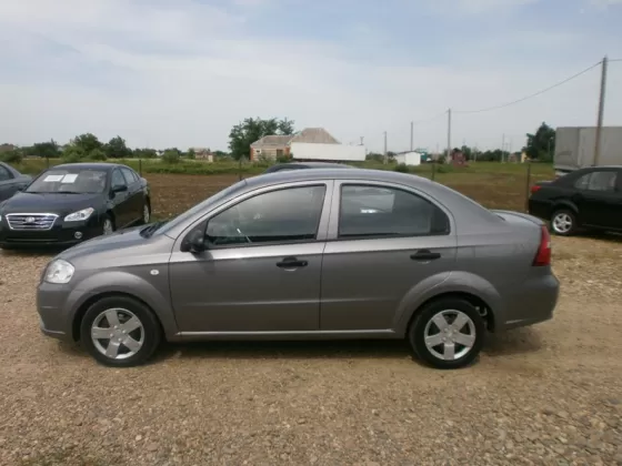 Купить Chevrolet Aveo 1400 см3 МКПП (101 л.с.) Бензин инжектор в Усть-Лабинск: цвет Серый Седан 2010 года по цене 335000 рублей, объявление №1609 на сайте Авторынок23