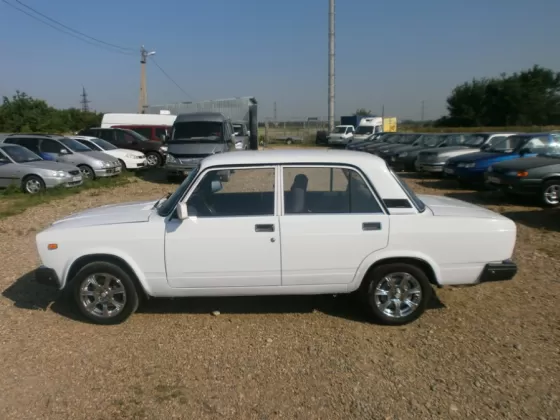 Купить ВАЗ (LADA) 2107 1600 см3 МКПП (82 л.с.) Бензин инжектор в ст. Воронежская: цвет белый Седан 2008 года по цене 140000 рублей, объявление №1491 на сайте Авторынок23
