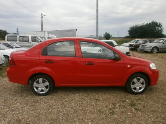 Купить Chevrolet Aveo 1400 см3 МКПП (101 л.с.) Бензин инжектор в ст. Воронежская: цвет красный Седан 2010 года по цене 335000 рублей, объявление №1597 на сайте Авторынок23