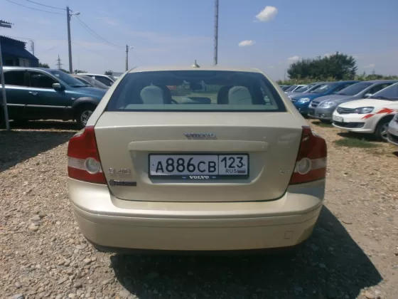Купить Volvo S 40 2400 см3 АКПП (140 л.с.) Бензин инжектор в Усть-Лабинск: цвет Золотой Седан 2004 года по цене 420000 рублей, объявление №1714 на сайте Авторынок23