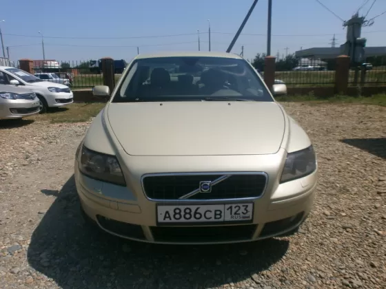 Купить Volvo S 40 2400 см3 АКПП (140 л.с.) Бензин инжектор в Усть-Лабинск: цвет Золотой Седан 2004 года по цене 420000 рублей, объявление №1714 на сайте Авторынок23