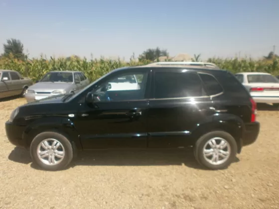 Купить Hyundai TUCSON 2700 см3 АКПП (175 л.с.) Бензин инжектор в Усть-Лабинск: цвет черный Внедорожник 2008 года по цене 550000 рублей, объявление №1735 на сайте Авторынок23