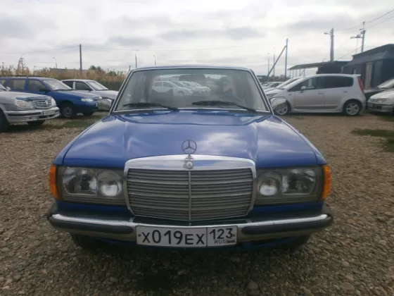 Купить Mercedes-Benz 240 2400 см3 МКПП (170 л.с.) Дизельный в Усть-Лабинск: цвет синий Седан 1980 года по цене 165000 рублей, объявление №2121 на сайте Авторынок23