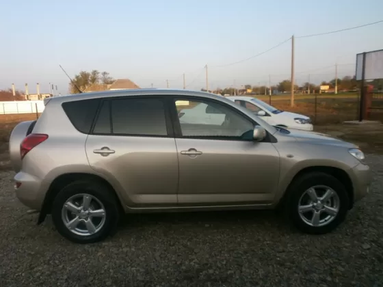 Купить Toyota RAV 4 2000 см3 АКПП (152 л.с.) Бензин инжектор в Усть-Лабинск: цвет серебро Кроссовер 2006 года по цене 610000 рублей, объявление №5287 на сайте Авторынок23
