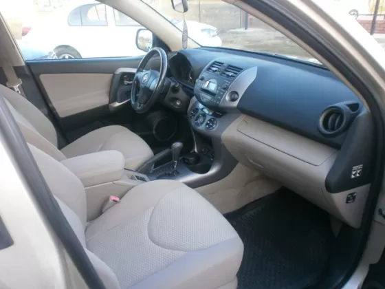 Купить Toyota RAV 4 2000 см3 АКПП (152 л.с.) Бензин инжектор в Усть-Лабинск: цвет серебро Кроссовер 2006 года по цене 610000 рублей, объявление №5287 на сайте Авторынок23