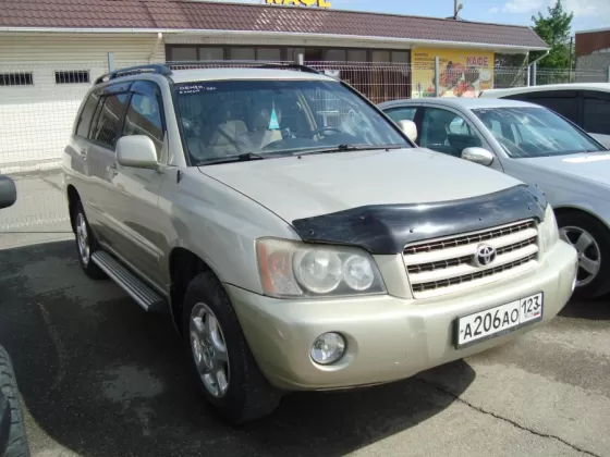 Купить Toyota Highlander 2400 см3 АКПП (155 л.с.) Бензин инжектор в Славянск-На-Кубани: цвет золотой металик Внедорожник 2002 года по цене 550000 рублей, объявление №1263 на сайте Авторынок23