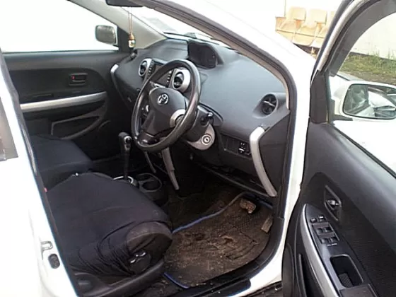Купить Toyota Ist. 1300 см3 АКПП (87 л.с.) Бензин инжектор в Краснодар: цвет белый Хетчбэк 2003 года по цене 250000 рублей, объявление №977 на сайте Авторынок23