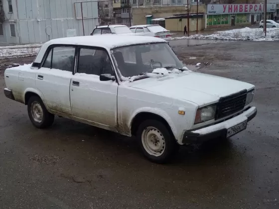 Купить ВАЗ (LADA) 2107 - 1568 см3 МКПП (71 л.с.) Бензин карбюратор в Краснодар: цвет Белый Седан 2001 года по цене 50000 рублей, объявление №13018 на сайте Авторынок23