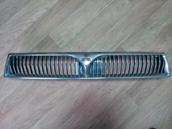 Решетка радиатора Mitsubishi Galant (кузов EA) 1999 (б.у) Краснодар