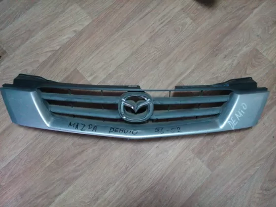 Решетка радиатора б/у на Mazda Demio 1996-02 Краснодар