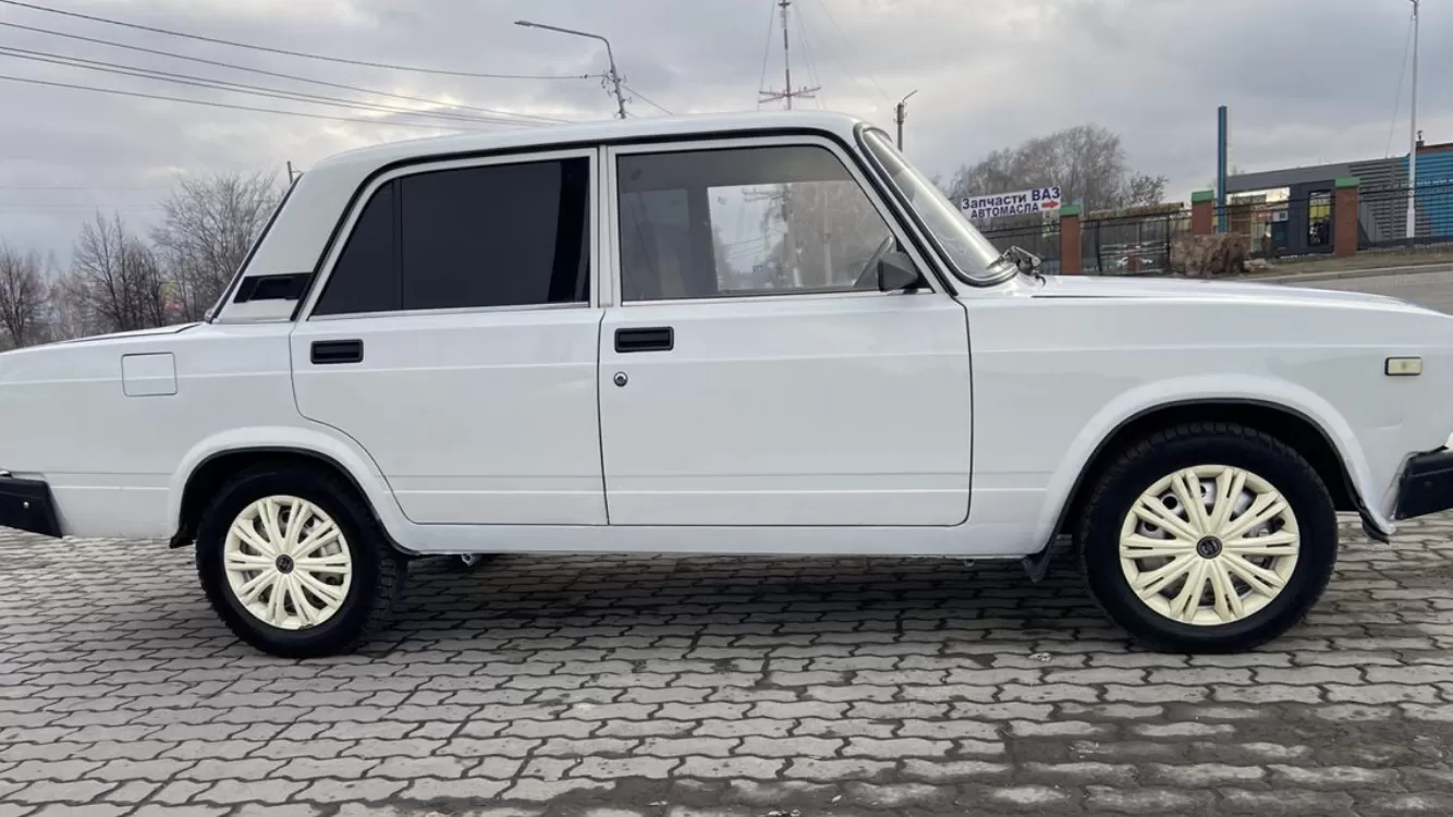 Купить ВАЗ (LADA) 21053 1500 см3 МКПП (72 л.с.) Бензин инжектор в  Акредасов: цвет Белый Седан 1998 года по цене 125000 рублей, объявление  №24879 на сайте Авторынок23