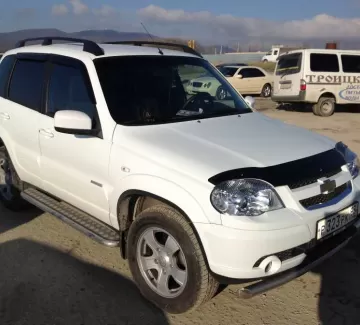 Купить Chevrolet Niva 1700 см3 МКПП (80 л.с.) Бензиновый в Новороссийск: цвет белый Внедорожник 2013 года по цене 520000 рублей, объявление №953 на сайте Авторынок23 Купить Chevrolet Niva 1700 см3 МКПП (80 л.с.) Бензиновый в Новороссийск: цвет белый Внедорожник 2013 года по цене 520000 рублей, объявление №953 на сайте Авторынок23