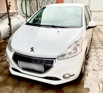 Купить Peugeot 208 1200 см3 МКПП (82 л.с.) Бензин инжектор в Краснодар: цвет