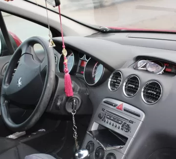 Купить Peugeot 308 1600 см3 АКПП (120 л.с.) Бензиновый в Краснодар: цвет красный Хетчбэк 2009 года по цене 400000 рублей, объявление №5630 на сайте Авторынок23 Купить Peugeot 308 1600 см3 АКПП (120 л.с.) Бензиновый в Краснодар: цвет красный Хетчбэк 2009 года по цене 400000 рублей, объявление №5630 на сайте Авторынок23