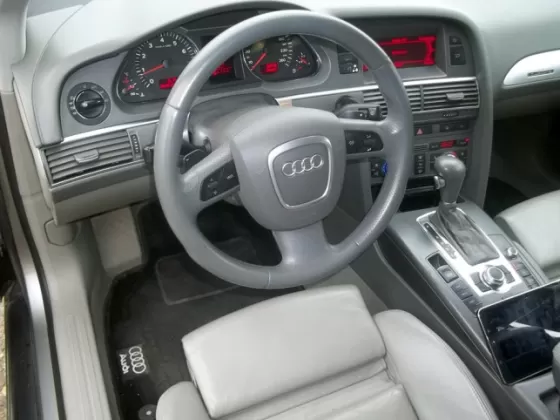 Купить Audi A6 3000 см3 АКПП (225 л.с.) Бензин инжектор в Краснодар-Владикавказ: цвет cеребряный Седан 2004 года по цене 550000 рублей, объявление №3429 на сайте Авторынок23