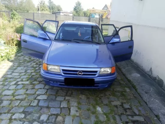 Купить Opel Astra 2000 см3 АКПП (115 л.с.) Бензин инжектор в Ейск: цвет Голубой Хетчбэк 1993 года по цене 160000 рублей, объявление №20136 на сайте Авторынок23
