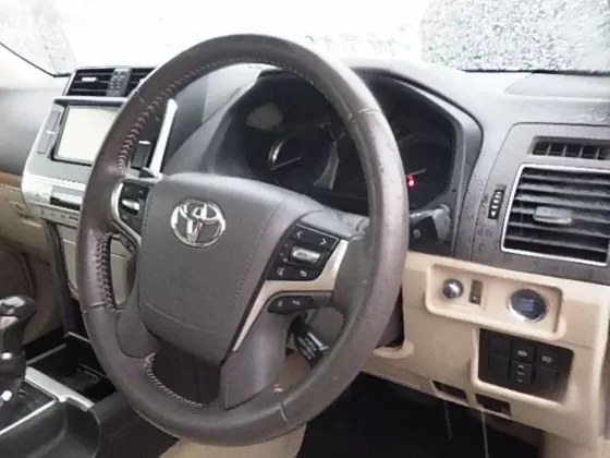Купить Toyota Land Cruiser Prado 2700 см3 АКПП (163 л.с.) Бензин инжектор в Краснодар: цвет белый Внедорожник 2018 года по цене 3200000 рублей, объявление №24712 на сайте Авторынок23