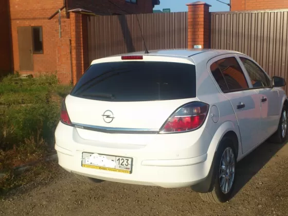 Купить Opel Astra H 1600 см3 МКПП (116 л.с.) Бензиновый в Краснодар: цвет Белый Хетчбэк 2013 года по цене 499999 рублей, объявление №1836 на сайте Авторынок23