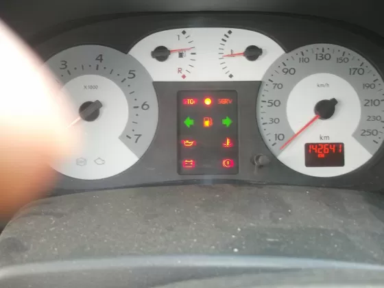 Купить Renault Symbol 14 см3 МКПП (75 л.с.) Бензин инжектор в Кропоткин: цвет Серебристый Седан 2007 года по цене 230000 рублей, объявление №3427 на сайте Авторынок23